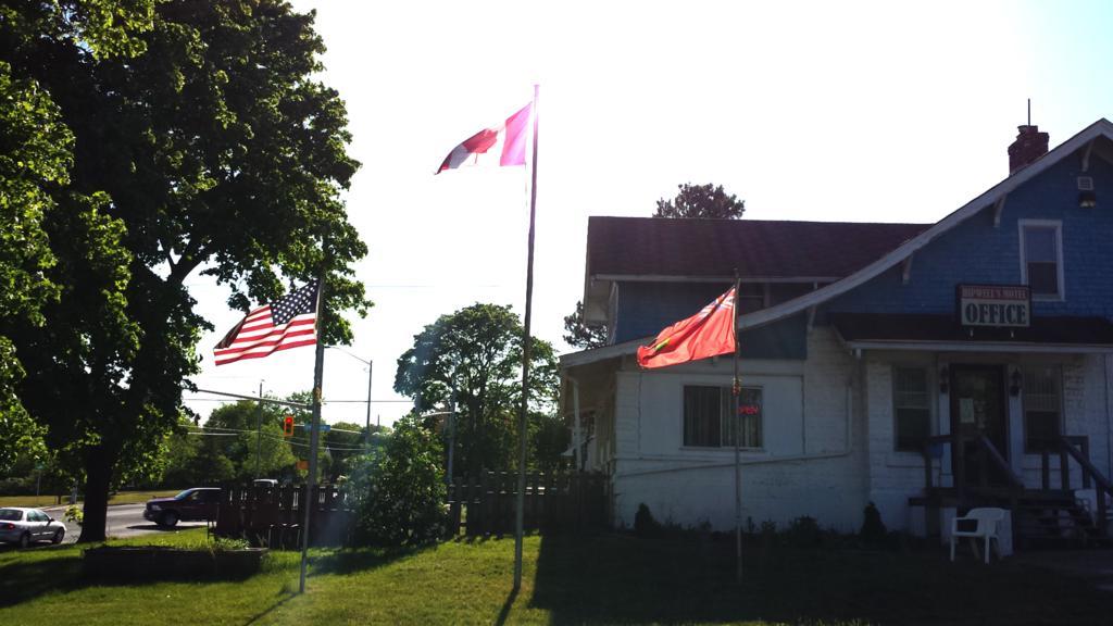 Hipwell'S Motel Fonthill Exterior photo