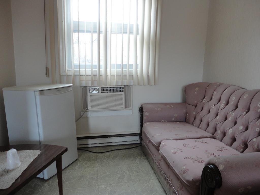 Hipwell'S Motel Fonthill Room photo